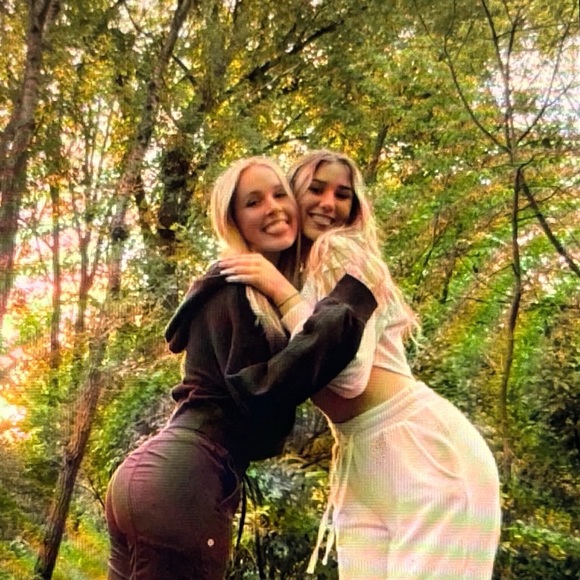 Meet your Posher, Vivian - Picture 1 of 1